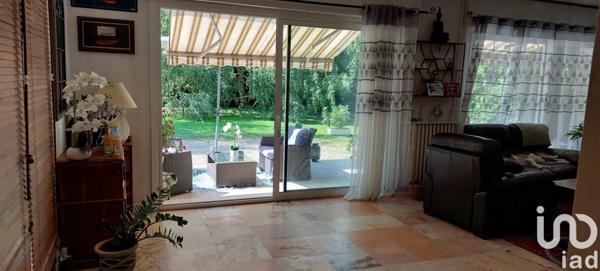 Maison traditionnelle 10 pièces de 390 m² à Trilport (77470)