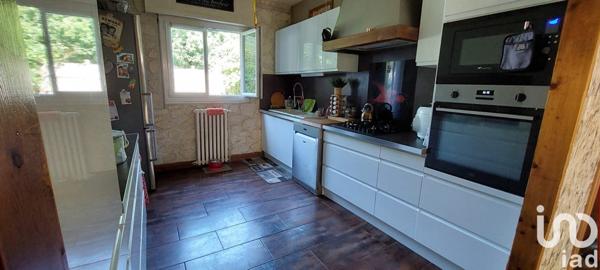 Maison traditionnelle 10 pièces de 390 m² à Trilport (77470)