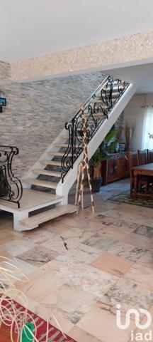 Maison traditionnelle 10 pièces de 390 m² à Trilport (77470)