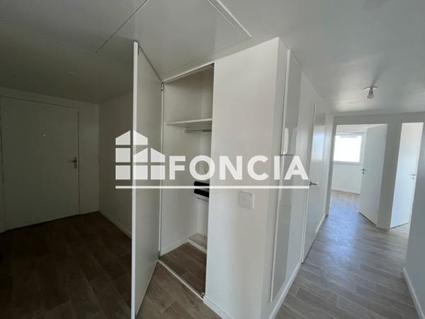 Location Appartement 4 pièces 84.41 m² - Laval 53000