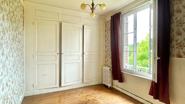 Maison
                                                                                                                                                                                                                                                                                                                        7 pièce(s)                                                                                                                                                                                                          5 chambre(s)                                                                                                                                                                                                          140  m²