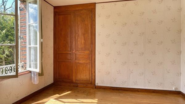 Maison
                                                                                                                                                                                                                                                                                                                        7 pièce(s)                                                                                                                                                                                                          5 chambre(s)                                                                                                                                                                                                          140  m²