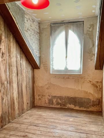 Maison
                                                                                                                                                                                                                                                                                                                        7 pièce(s)                                                                                                                                                                                                          5 chambre(s)                                                                                                                                                                                                          140  m²