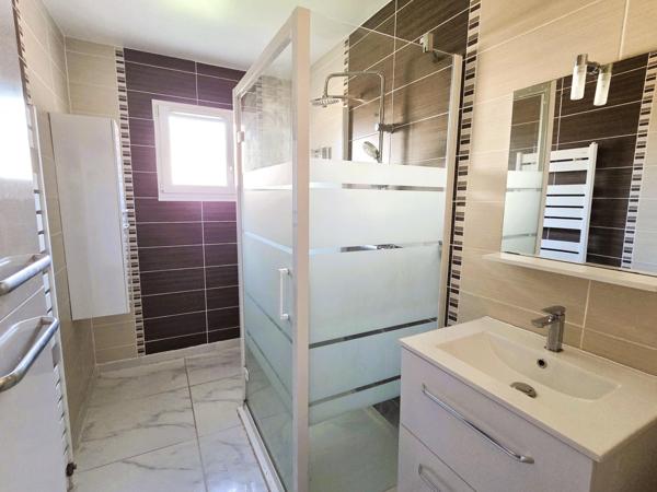 Joli pavillon de plain-pied proche de toutes les commodités: