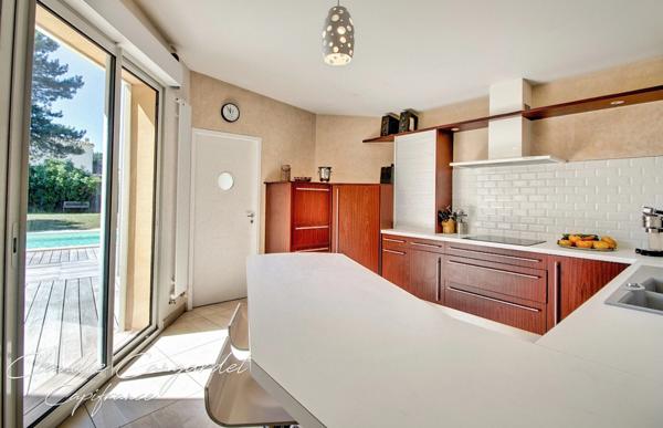 Belle maison de plain-pied à vendre 7 pièces avec piscine à DOMPIERRE SUR MER (17) à 10 min de La Rochelle