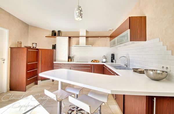 Belle maison de plain-pied à vendre 7 pièces avec piscine à DOMPIERRE SUR MER (17) à 10 min de La Rochelle