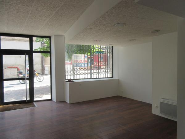 Rue Béteille, local  commercial de 55 m² environ en rdc, avec vitrine