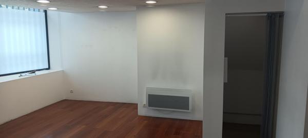 Rue Béteille, local  commercial de 55 m² environ en rdc, avec vitrine