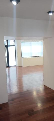 Rue Béteille, local  commercial de 55 m² environ en rdc, avec vitrine