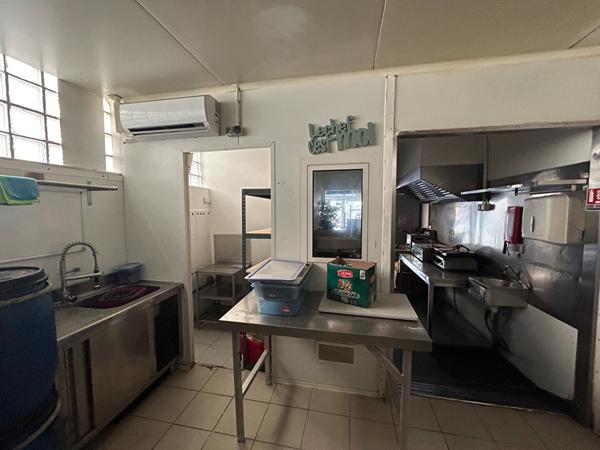 Local Activité Commercial 42m² Libre d'occupation - Avenue Monclar AVIGNON