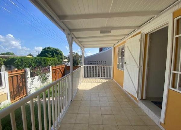 Maison à louer  4 pièces • 75 m2 Petit-Bourg