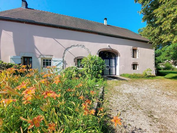 Maison en pierre de 326 m²