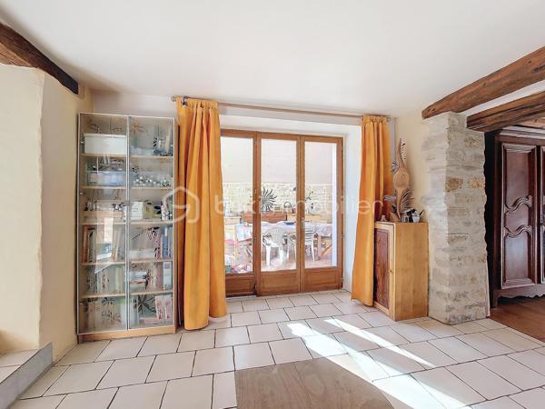 Maison en pierre de 326 m²