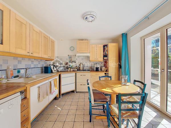 Maison en pierre de 326 m²