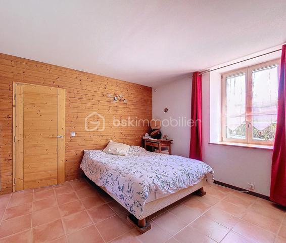 Maison en pierre de 326 m²