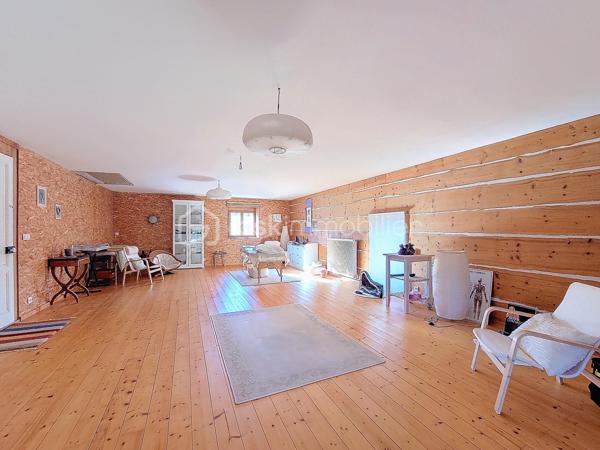 Maison en pierre de 326 m²