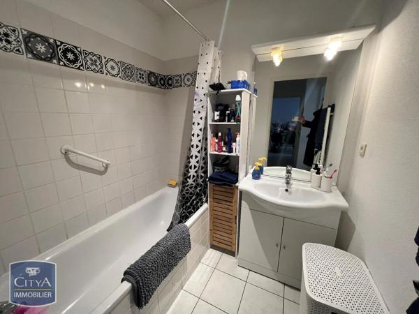 Appartement à louer 2 pièces 43.98m² Elbeuf (76500)