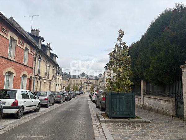 Maison à louer - 8 pièces - Hyper Centre de Soissons