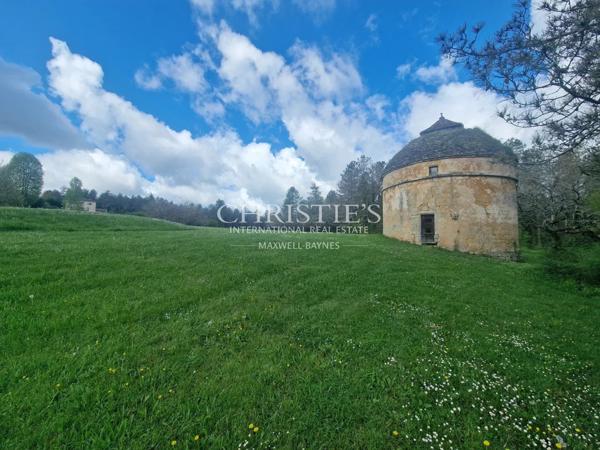 Un Domaine d’Exception aux Multiples Résidences au Cœur de la Nouvelle-Aquitaine