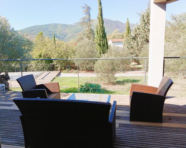 07140 LES VANS : Villa avec piscine et vue