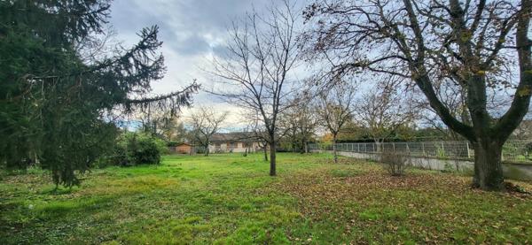 TERRAIN PLAT DE 1105 M²