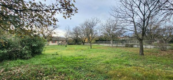 TERRAIN PLAT DE 1105 M²