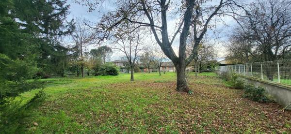 TERRAIN PLAT DE 1105 M²
