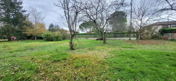 TERRAIN PLAT DE 1105 M²