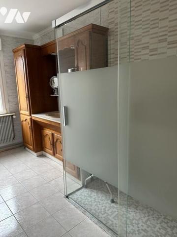 Maison de ville à vendre sur la commune d'HENIN BEAUMONT proche centre ville comprenant rdc: cu...