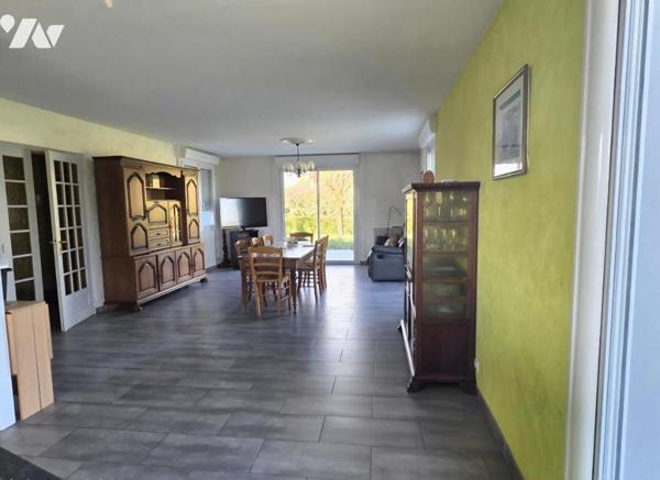 Maison individuelle avec accès de plain-pied, 143 m2 habitables, 5 chambres, sur terrain de 3.663 m2