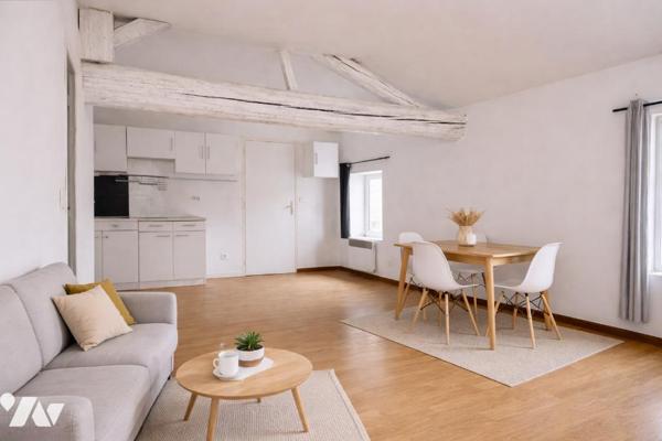 TALUYERS – T2 traversant de 39,73 m² situé au 2ème étage d’une petite copropriété de 7 logements.