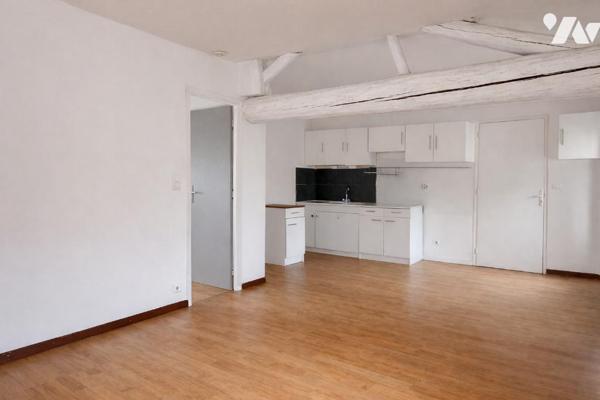 TALUYERS – T2 traversant de 39,73 m² situé au 2ème étage d’une petite copropriété de 7 logements.