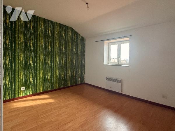 TALUYERS – T2 traversant de 39,73 m² situé au 2ème étage d’une petite copropriété de 7 logements.