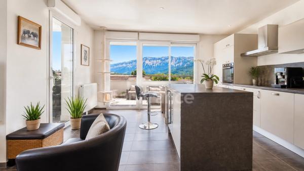 Appartement à vendre 4 pièces SAINT GENIS POUILLY (01)