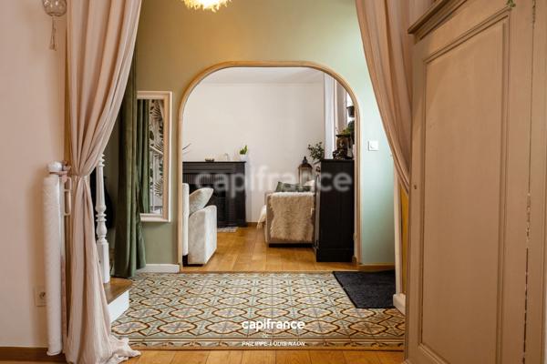 SUPERBE DEMEURE RÉNOVÉE AVEC 5 CHAMBRES, UN DOUBLE GARAGE ET UNE PISCINE !