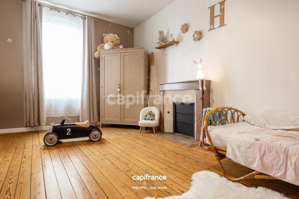 SUPERBE DEMEURE RÉNOVÉE AVEC 5 CHAMBRES, UN DOUBLE GARAGE ET UNE PISCINE !