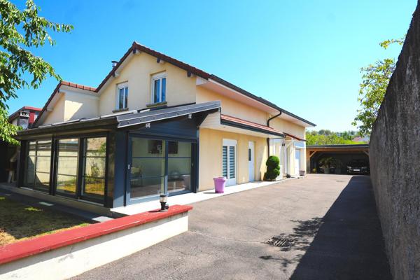 Maison, 200 m2,5 pièces,3 chambres, garage 3 places,piscinne,sur 822 m2 de terrain.