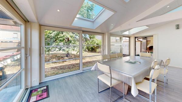 Maison, 200 m2,5 pièces,3 chambres, garage 3 places,piscinne,sur 822 m2 de terrain.