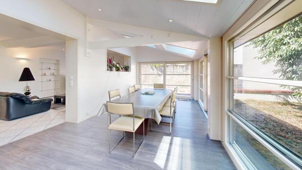 Maison, 200 m2,5 pièces,3 chambres, garage 3 places,piscinne,sur 822 m2 de terrain.