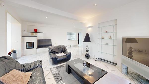 Maison, 200 m2,5 pièces,3 chambres, garage 3 places,piscinne,sur 822 m2 de terrain.