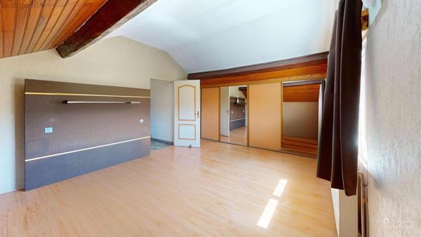 Maison, 200 m2,5 pièces,3 chambres, garage 3 places,piscinne,sur 822 m2 de terrain.