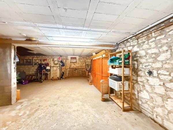 Dept de la Vienne 86 A vendre propriété de 8 pièces Terrain 10629 m2 CHATELLERAULT (86)