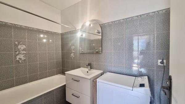 Appartement
         5 pièces
        - 104 m² Exclusivité 310 000 € *