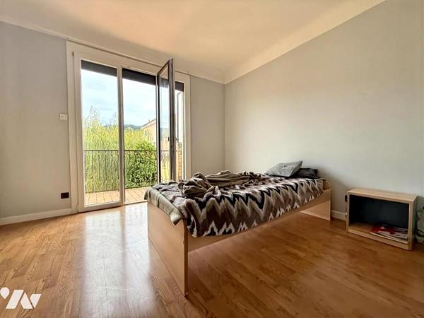 Grande maison de ville / 2 appartements indépendants 