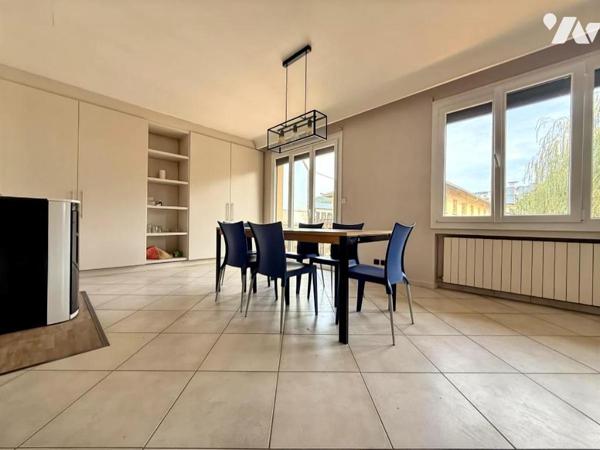 Grande maison de ville / 2 appartements indépendants 