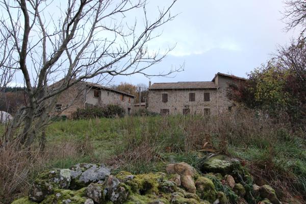 À vendre – Ensemble immobilier en pierre au cœur de la nature – Vernoux-en-Vivarais