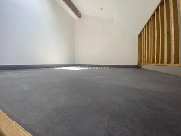 Location                                                      Appartement
                        
                     2 pièces                      18 m2                     à Aubagne