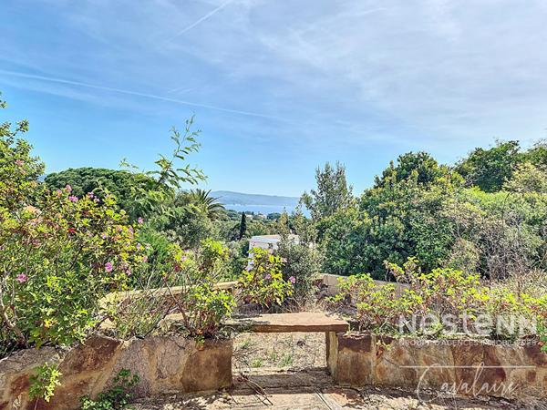 Terrain à fort potentiel avec maison des années 60 à rénover