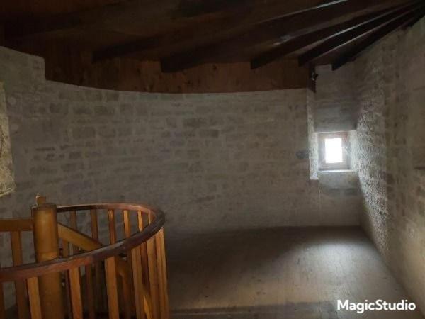 Immeuble de caractère à rénover, 6 appartements et une tour médiéval au coeur historique de Salins-les-Bains