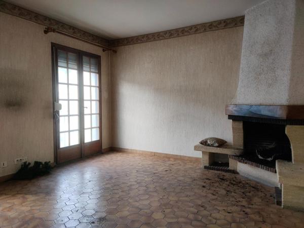 Immeuble de caractère à rénover, 6 appartements et une tour médiéval au coeur historique de Salins-les-Bains